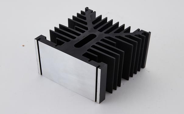 硬質氧化處理的散熱器型材外觀